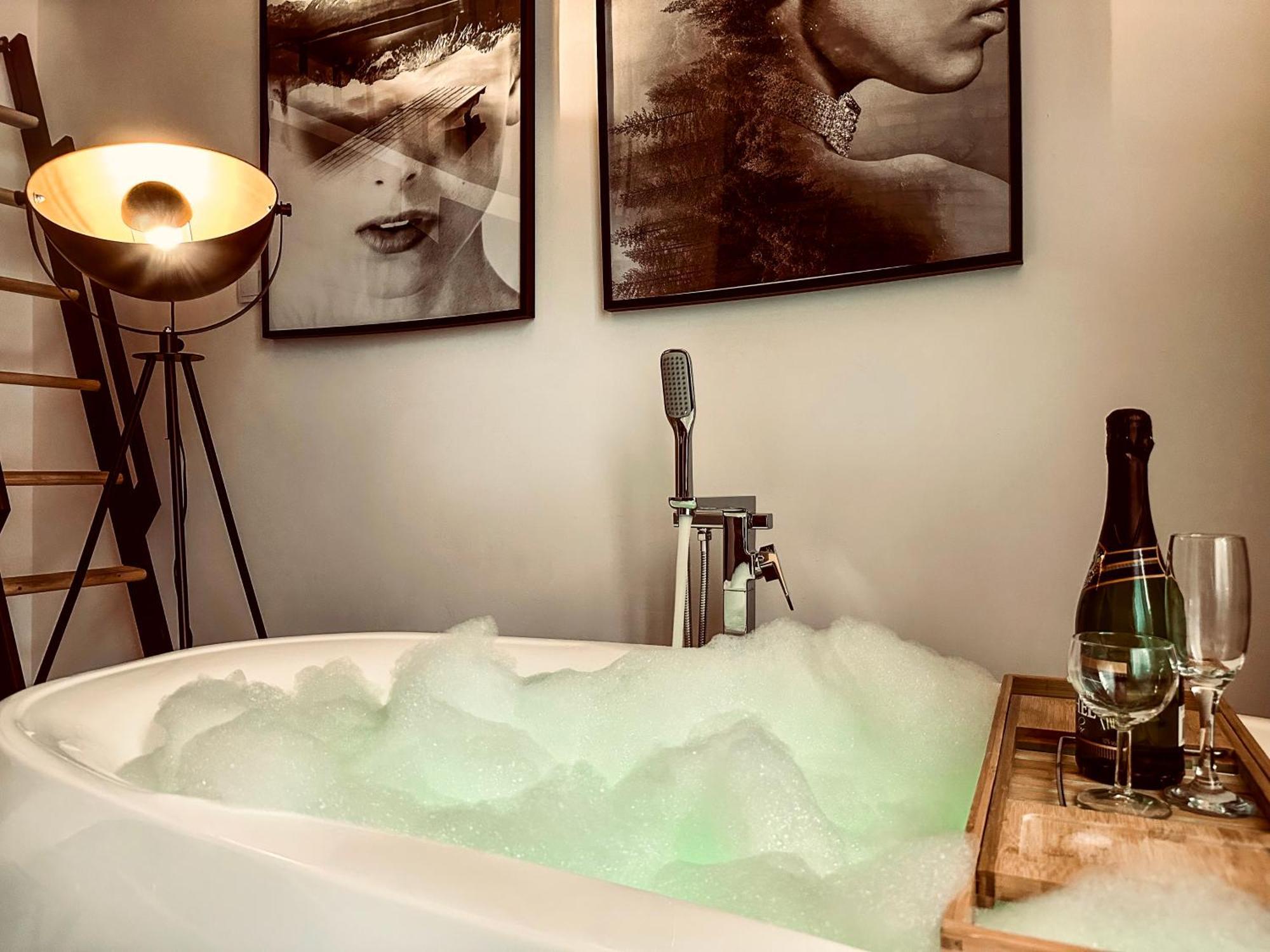 Premium Jacuzzi For Couples, Old Town Apartamento *